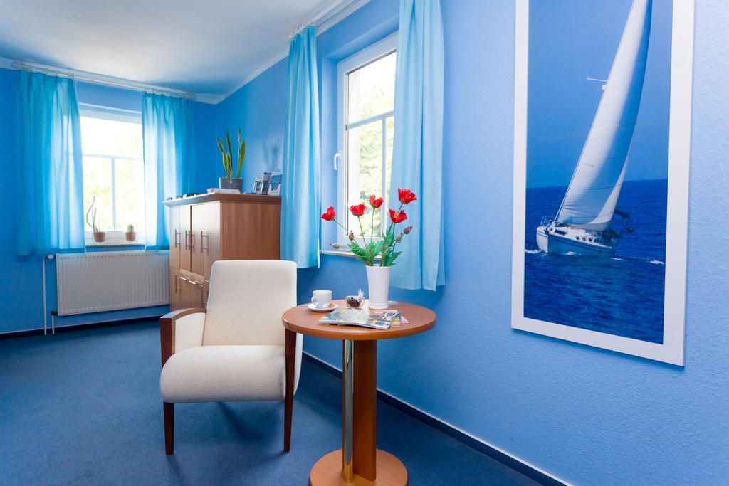 Hotel & Restaurant Am Bodden Putbus Exterior photo